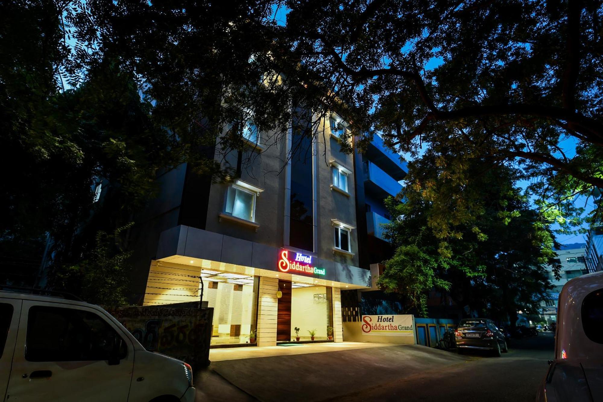 Super Capital O Siddartha Grand Hotel Vijayawada Exterior photo