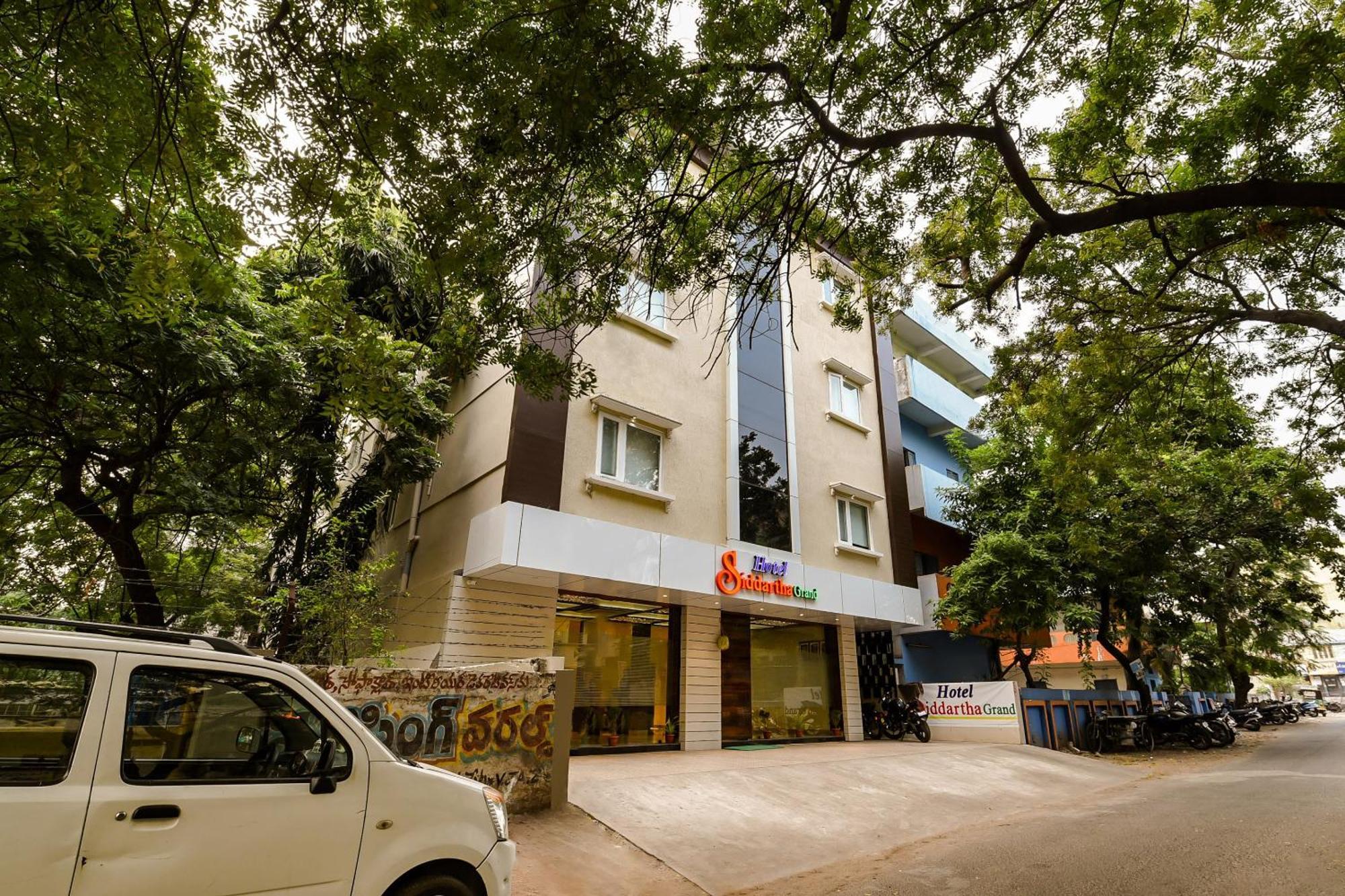 Super Capital O Siddartha Grand Hotel Vijayawada Exterior photo