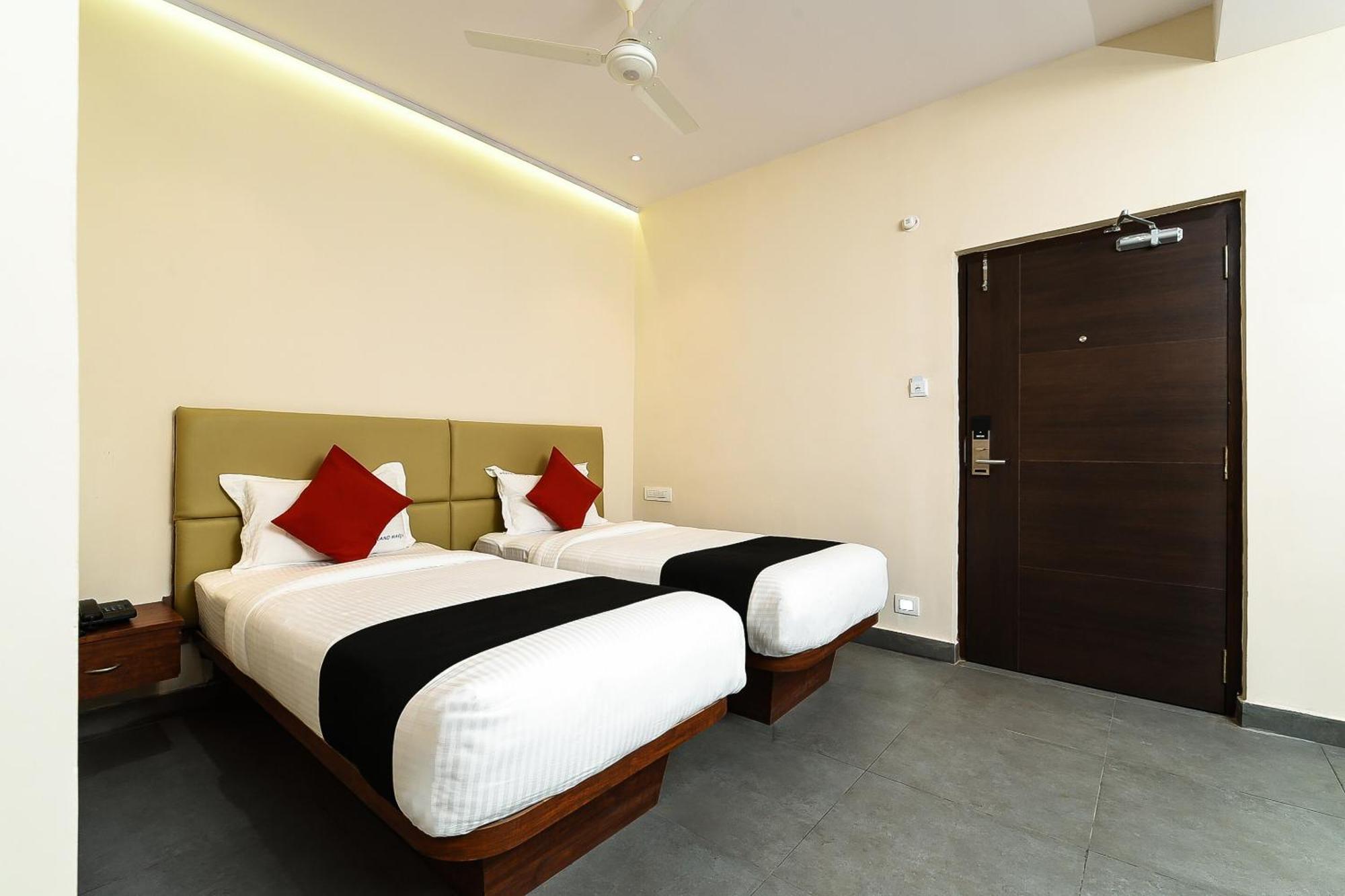 Super Capital O Siddartha Grand Hotel Vijayawada Exterior photo