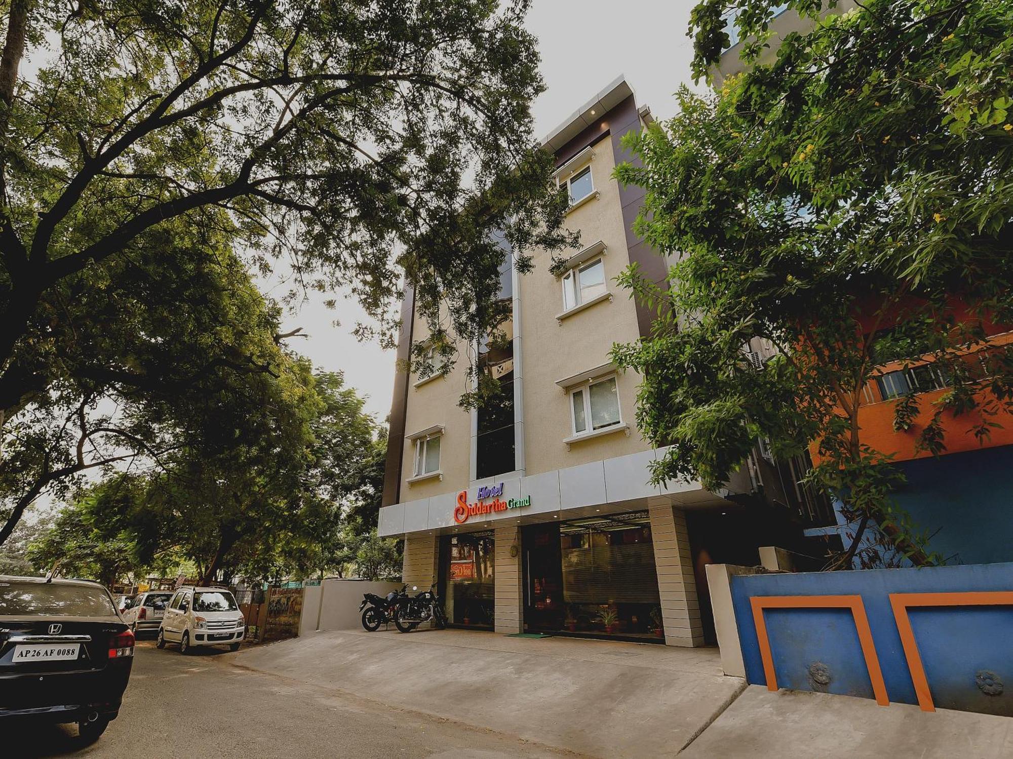 Super Capital O Siddartha Grand Hotel Vijayawada Exterior photo