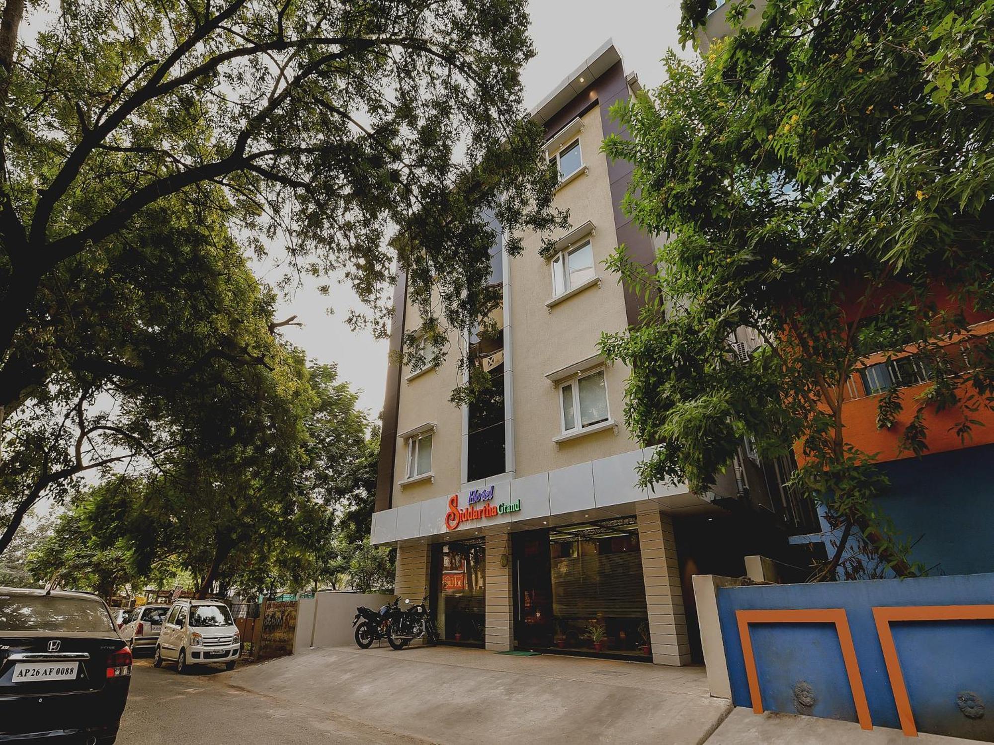 Super Capital O Siddartha Grand Hotel Vijayawada Exterior photo